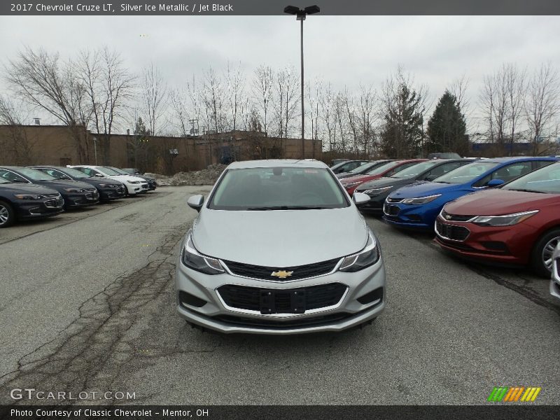 Silver Ice Metallic / Jet Black 2017 Chevrolet Cruze LT