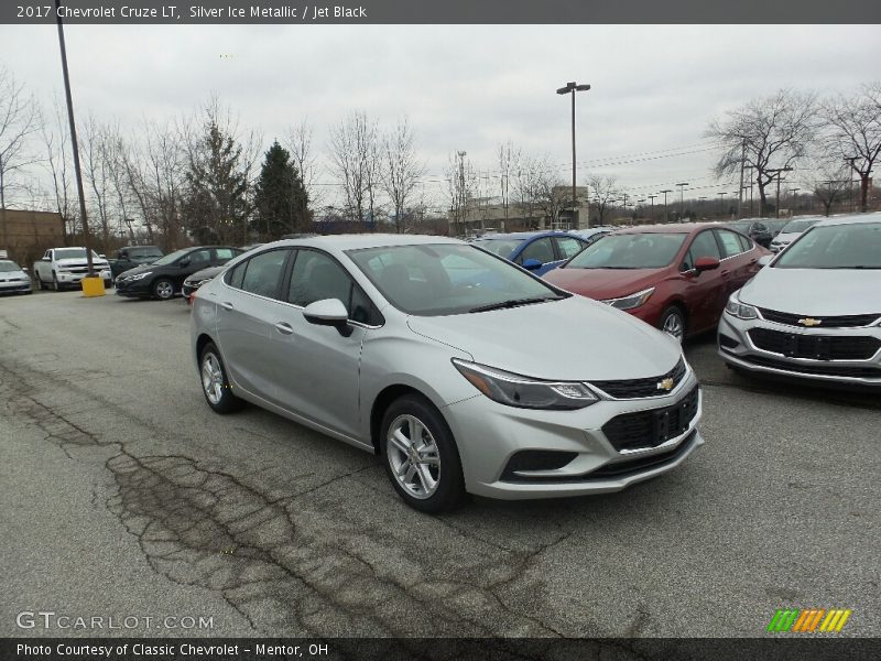 Silver Ice Metallic / Jet Black 2017 Chevrolet Cruze LT