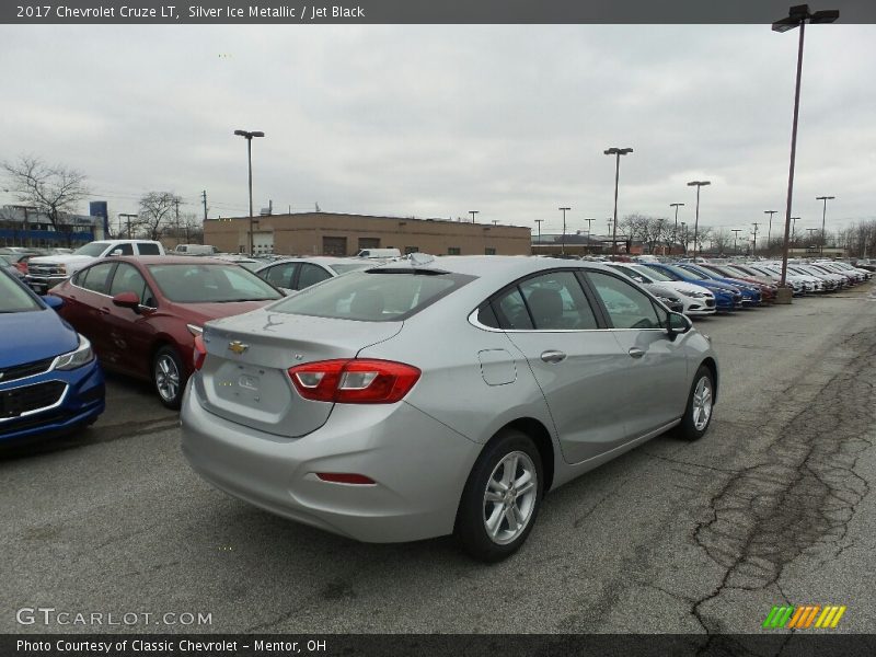 Silver Ice Metallic / Jet Black 2017 Chevrolet Cruze LT