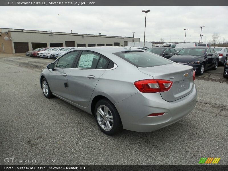 Silver Ice Metallic / Jet Black 2017 Chevrolet Cruze LT