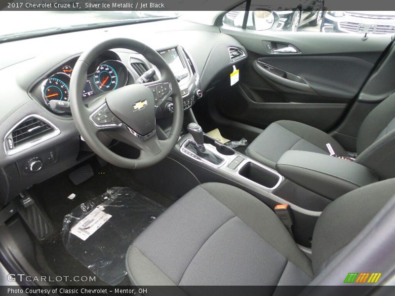 Silver Ice Metallic / Jet Black 2017 Chevrolet Cruze LT