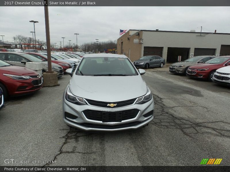 Silver Ice Metallic / Jet Black 2017 Chevrolet Cruze LT