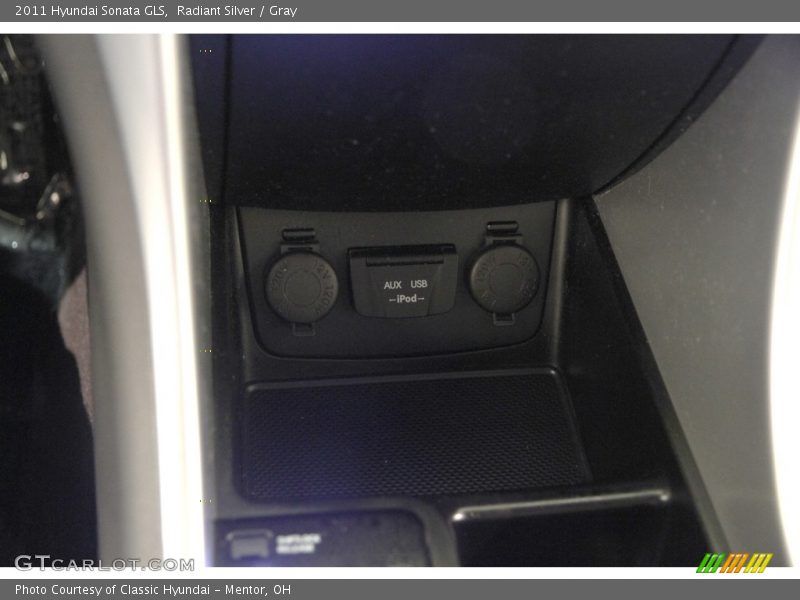 Radiant Silver / Gray 2011 Hyundai Sonata GLS