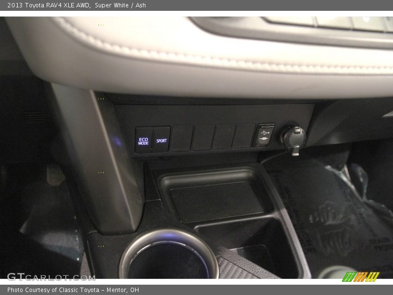 Super White / Ash 2013 Toyota RAV4 XLE AWD