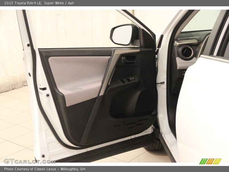 Super White / Ash 2015 Toyota RAV4 LE