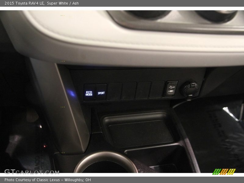 Super White / Ash 2015 Toyota RAV4 LE