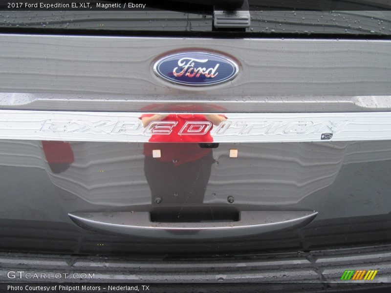 Magnetic / Ebony 2017 Ford Expedition EL XLT