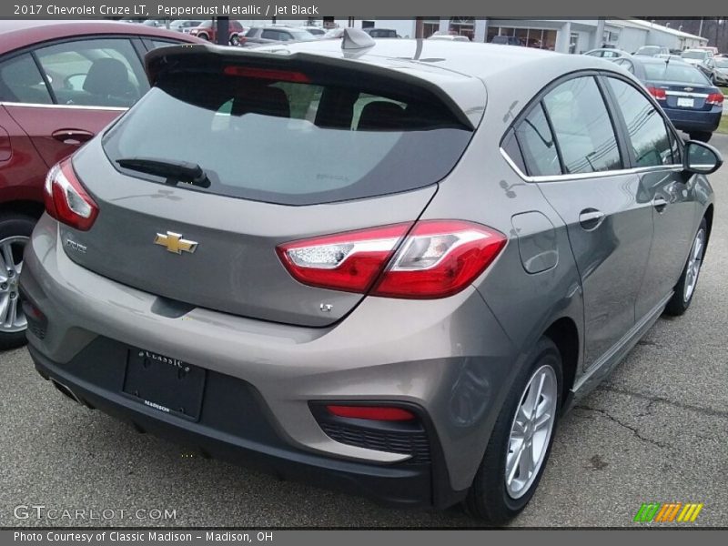 Pepperdust Metallic / Jet Black 2017 Chevrolet Cruze LT