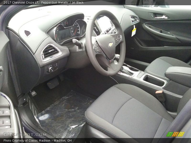 Pepperdust Metallic / Jet Black 2017 Chevrolet Cruze LT