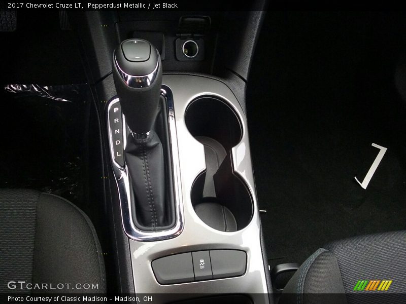 Pepperdust Metallic / Jet Black 2017 Chevrolet Cruze LT