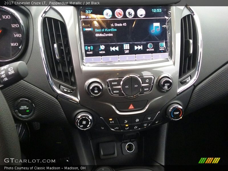 Pepperdust Metallic / Jet Black 2017 Chevrolet Cruze LT