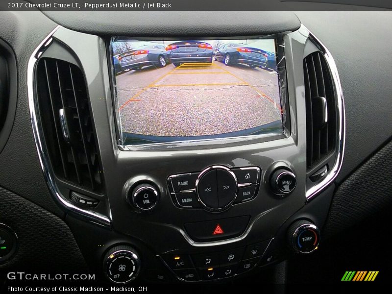 Pepperdust Metallic / Jet Black 2017 Chevrolet Cruze LT