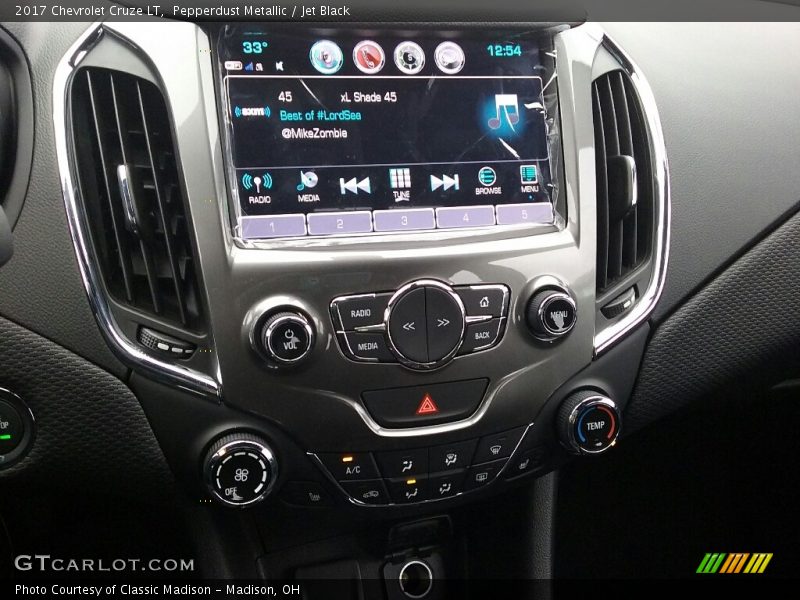 Pepperdust Metallic / Jet Black 2017 Chevrolet Cruze LT