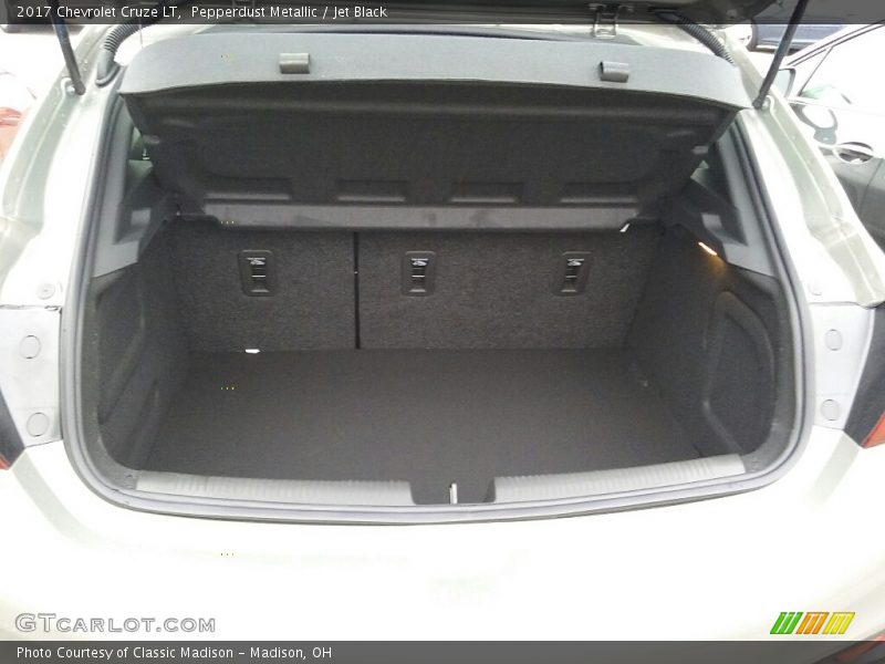 Pepperdust Metallic / Jet Black 2017 Chevrolet Cruze LT