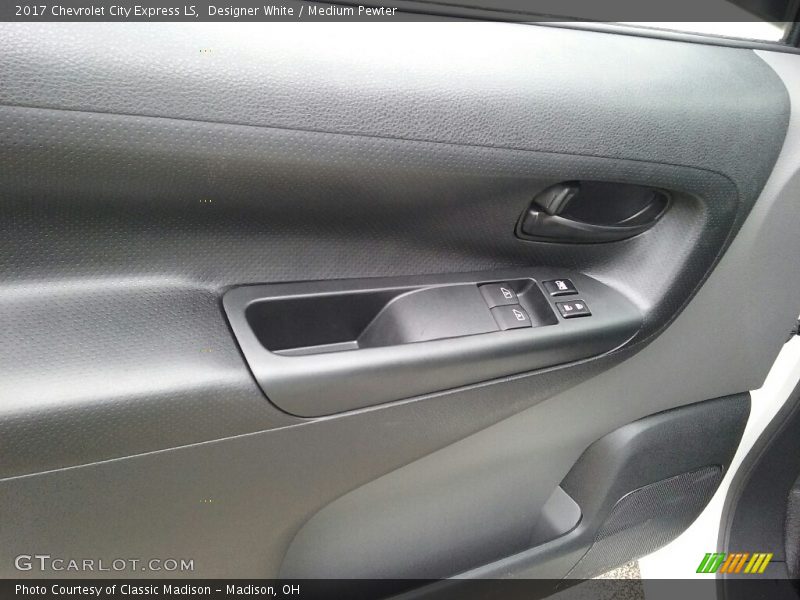 Designer White / Medium Pewter 2017 Chevrolet City Express LS