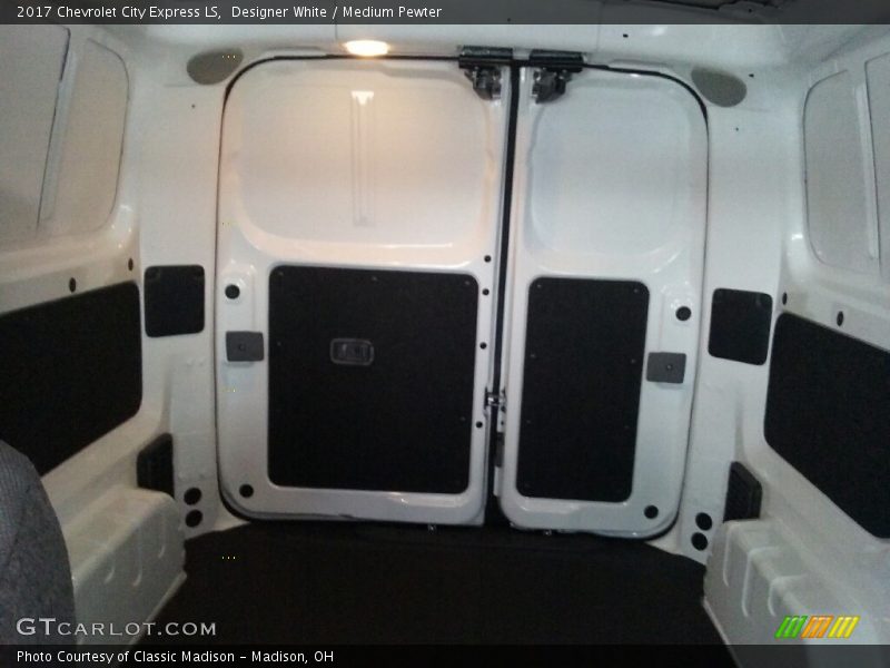 Designer White / Medium Pewter 2017 Chevrolet City Express LS