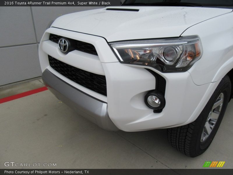 Super White / Black 2016 Toyota 4Runner Trail Premium 4x4