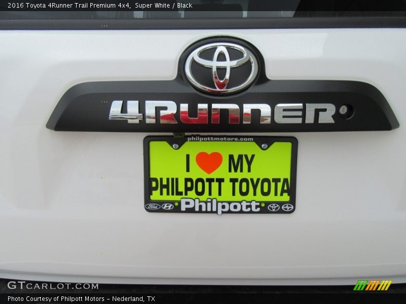 Super White / Black 2016 Toyota 4Runner Trail Premium 4x4