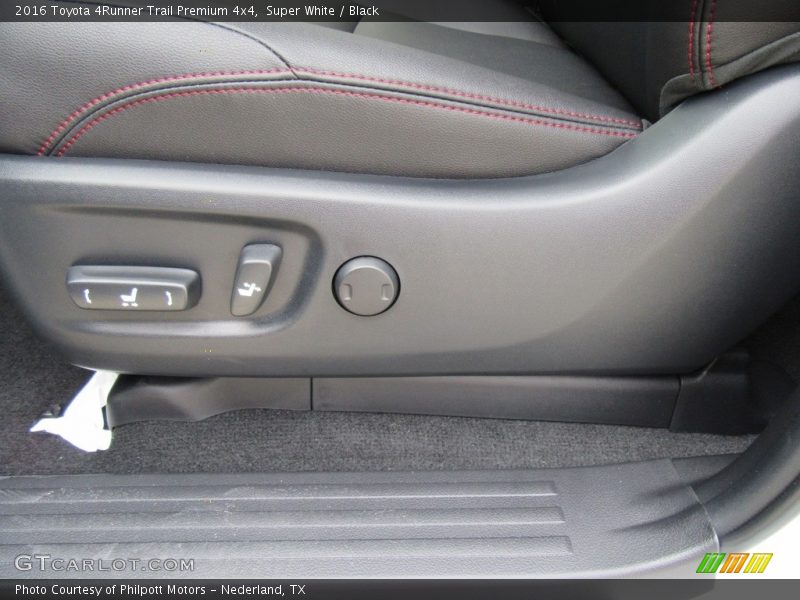 Super White / Black 2016 Toyota 4Runner Trail Premium 4x4