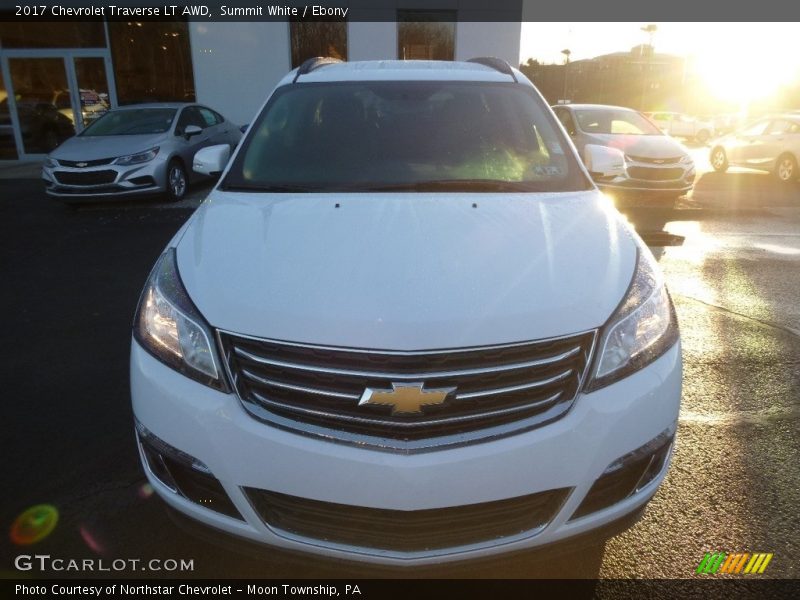 Summit White / Ebony 2017 Chevrolet Traverse LT AWD