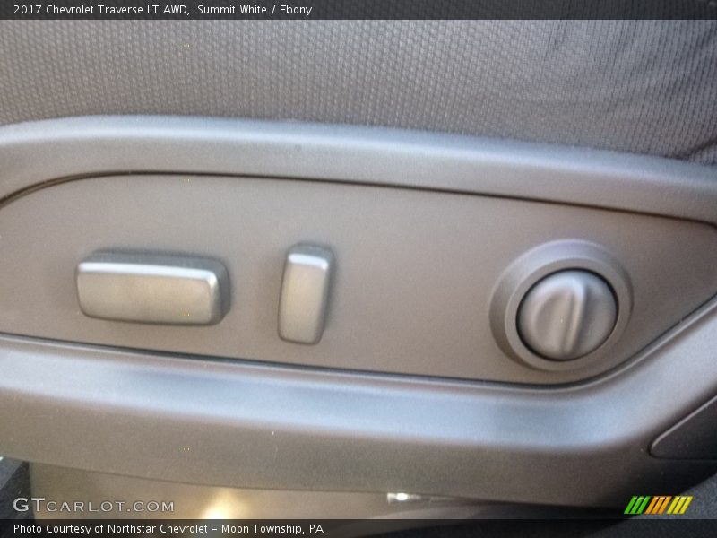 Summit White / Ebony 2017 Chevrolet Traverse LT AWD