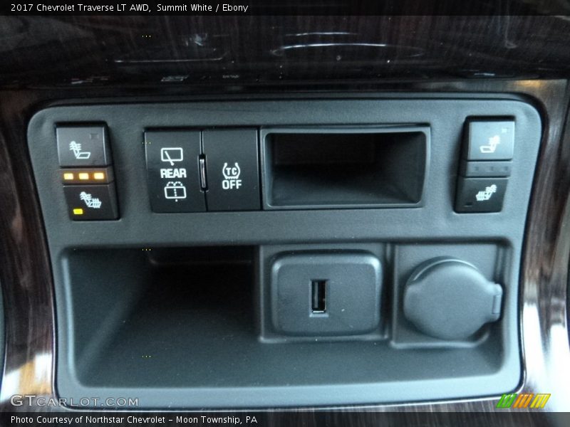 Summit White / Ebony 2017 Chevrolet Traverse LT AWD
