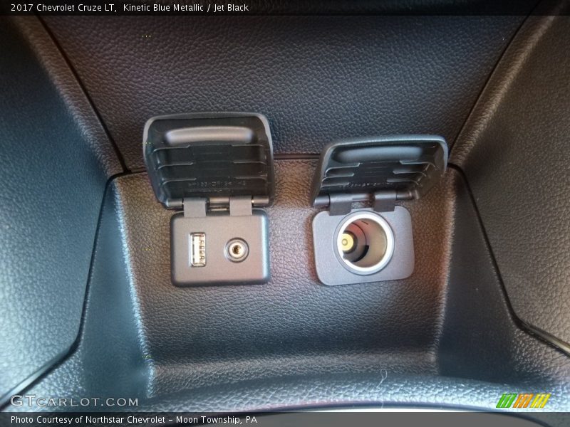 Kinetic Blue Metallic / Jet Black 2017 Chevrolet Cruze LT