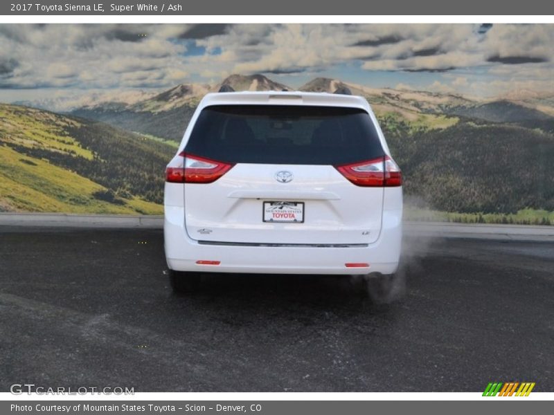 Super White / Ash 2017 Toyota Sienna LE