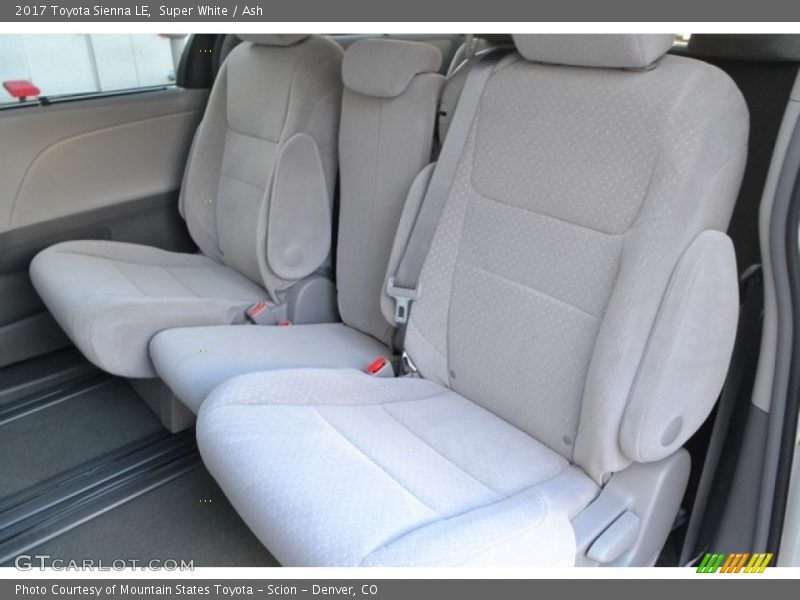 Super White / Ash 2017 Toyota Sienna LE