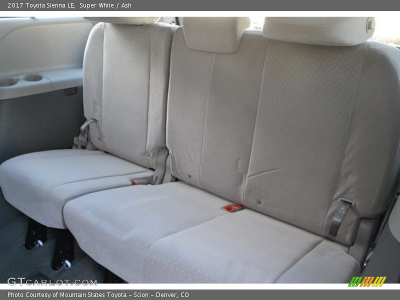Super White / Ash 2017 Toyota Sienna LE