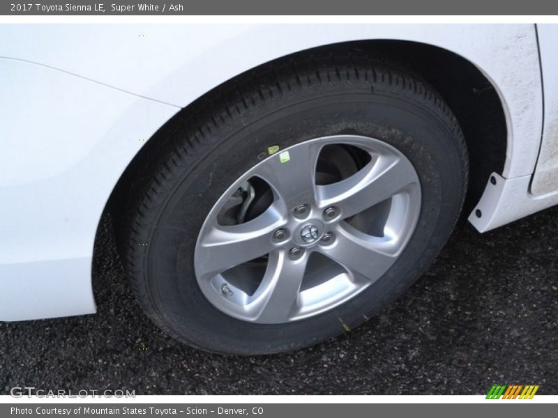 Super White / Ash 2017 Toyota Sienna LE