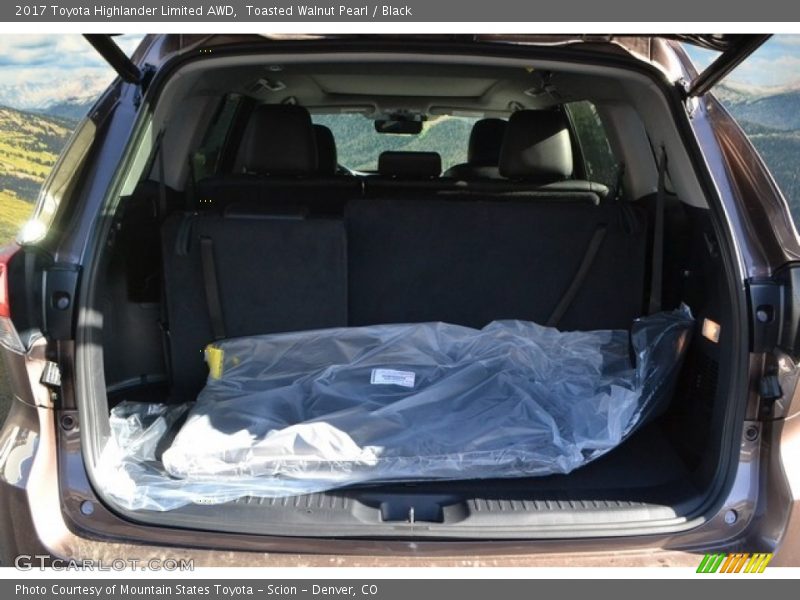 Toasted Walnut Pearl / Black 2017 Toyota Highlander Limited AWD