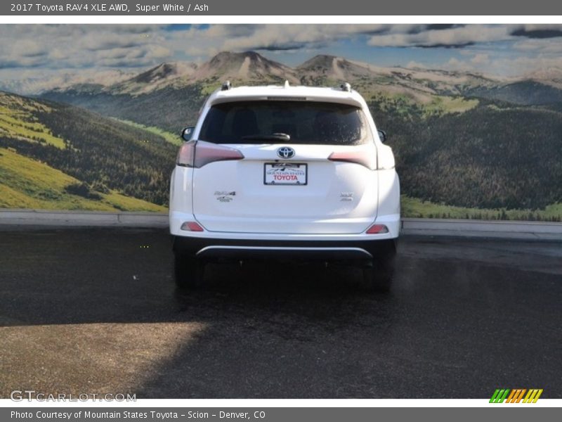 Super White / Ash 2017 Toyota RAV4 XLE AWD