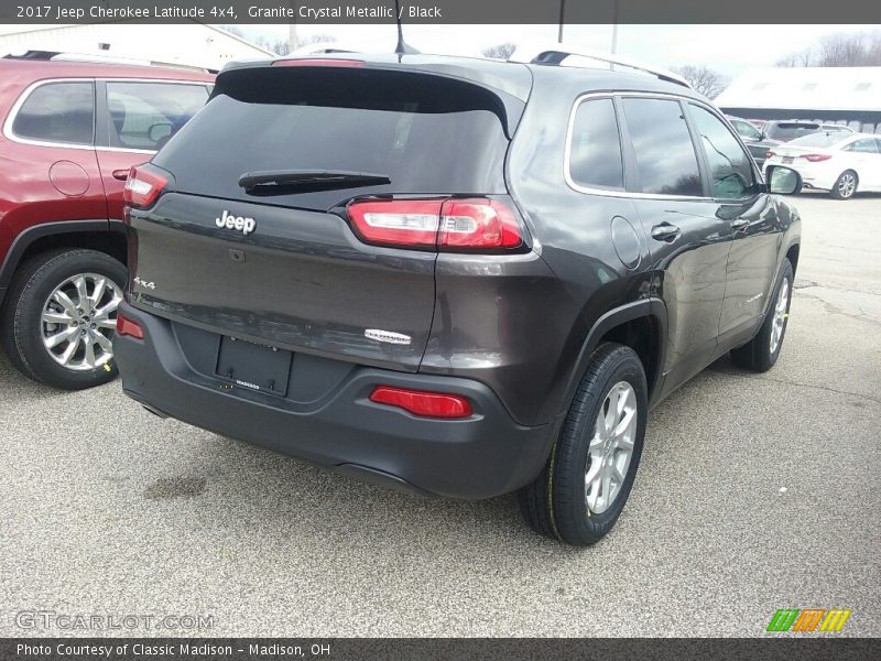 Granite Crystal Metallic / Black 2017 Jeep Cherokee Latitude 4x4
