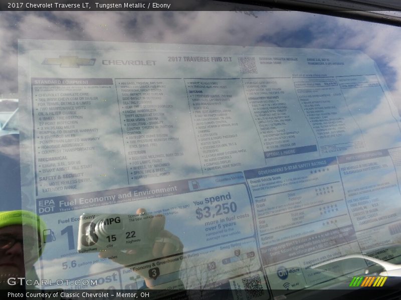 Tungsten Metallic / Ebony 2017 Chevrolet Traverse LT
