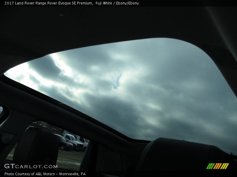 Fuji White / Ebony/Ebony 2017 Land Rover Range Rover Evoque SE Premium