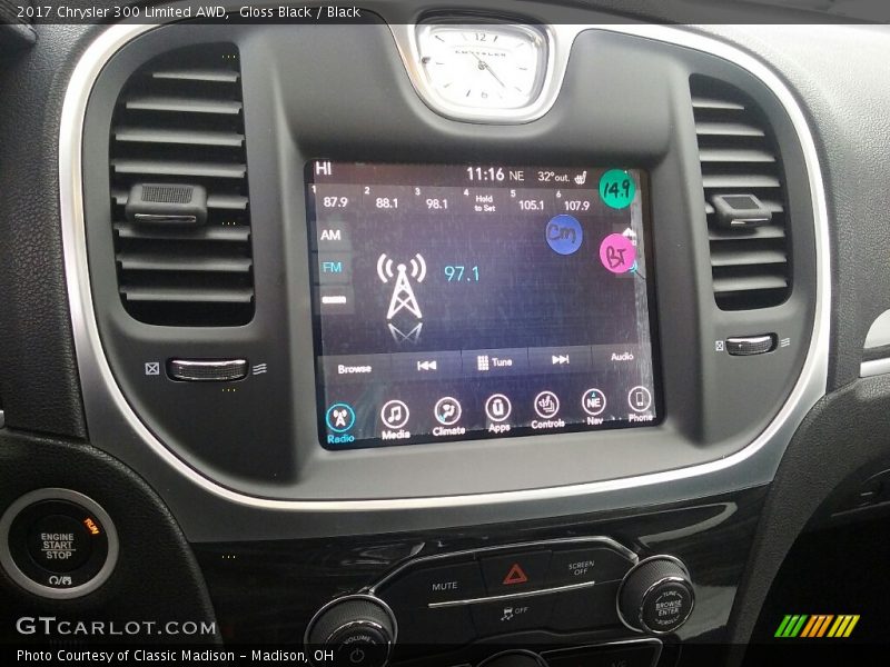 Controls of 2017 300 Limited AWD