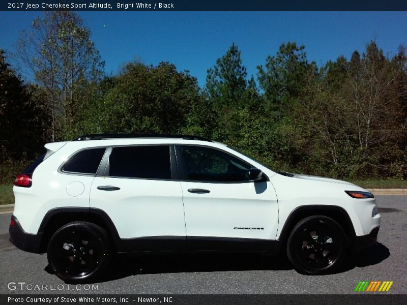 Bright White / Black 2017 Jeep Cherokee Sport Altitude