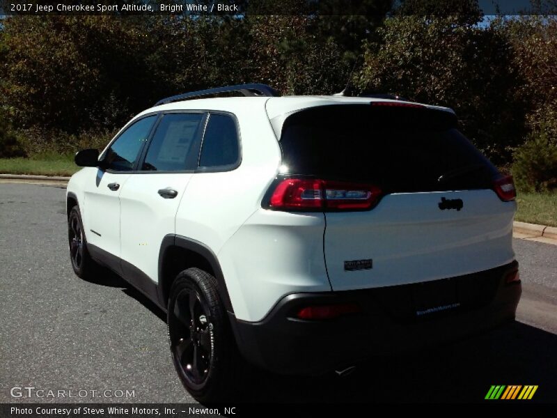 Bright White / Black 2017 Jeep Cherokee Sport Altitude