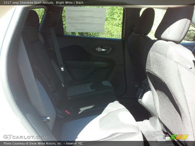 Bright White / Black 2017 Jeep Cherokee Sport Altitude