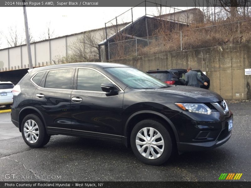 Super Black / Charcoal 2014 Nissan Rogue S AWD