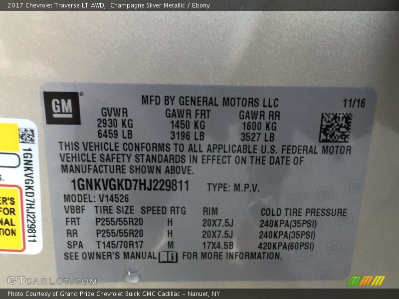 Champagne Silver Metallic / Ebony 2017 Chevrolet Traverse LT AWD