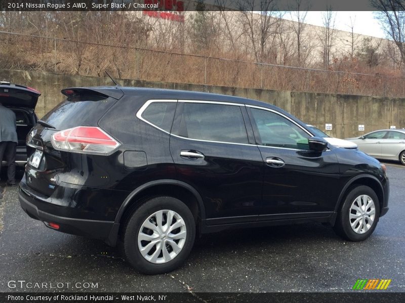 Super Black / Charcoal 2014 Nissan Rogue S AWD