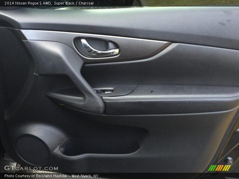 Super Black / Charcoal 2014 Nissan Rogue S AWD
