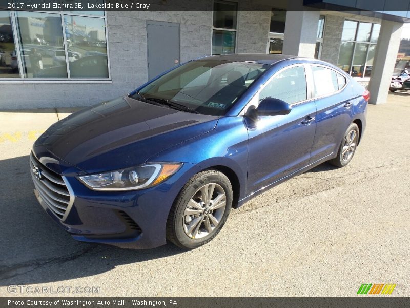 Front 3/4 View of 2017 Elantra SE