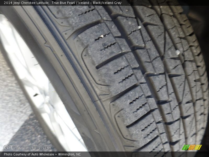 True Blue Pearl / Iceland - Black/Iceland Gray 2014 Jeep Cherokee Latitude