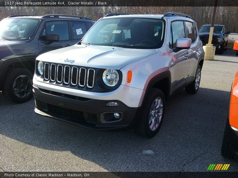 Front 3/4 View of 2017 Renegade Latitude 4x4