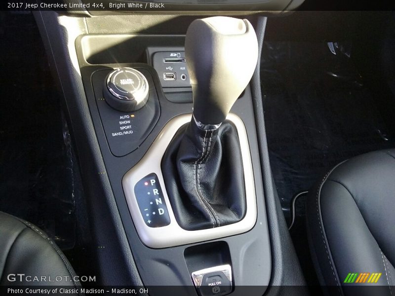 Bright White / Black 2017 Jeep Cherokee Limited 4x4