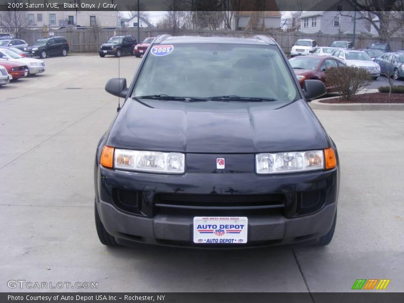 Black Onyx / Gray 2005 Saturn VUE
