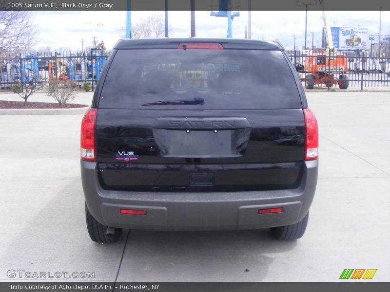 Black Onyx / Gray 2005 Saturn VUE